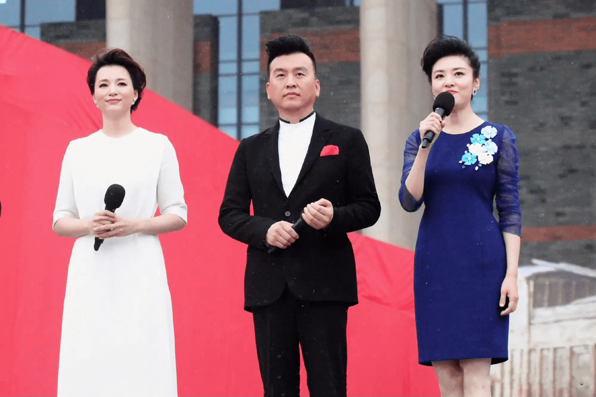 同一场景主持人周涛和董卿差距很大!