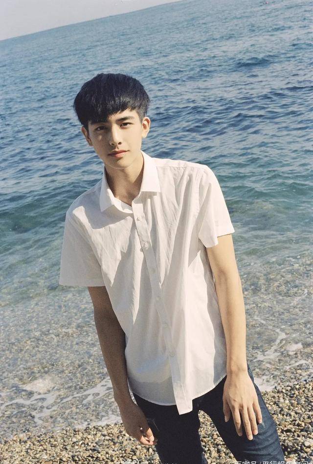 宋威龙:姐弟恋专业户,新一代小奶狗_学历_容止_东西