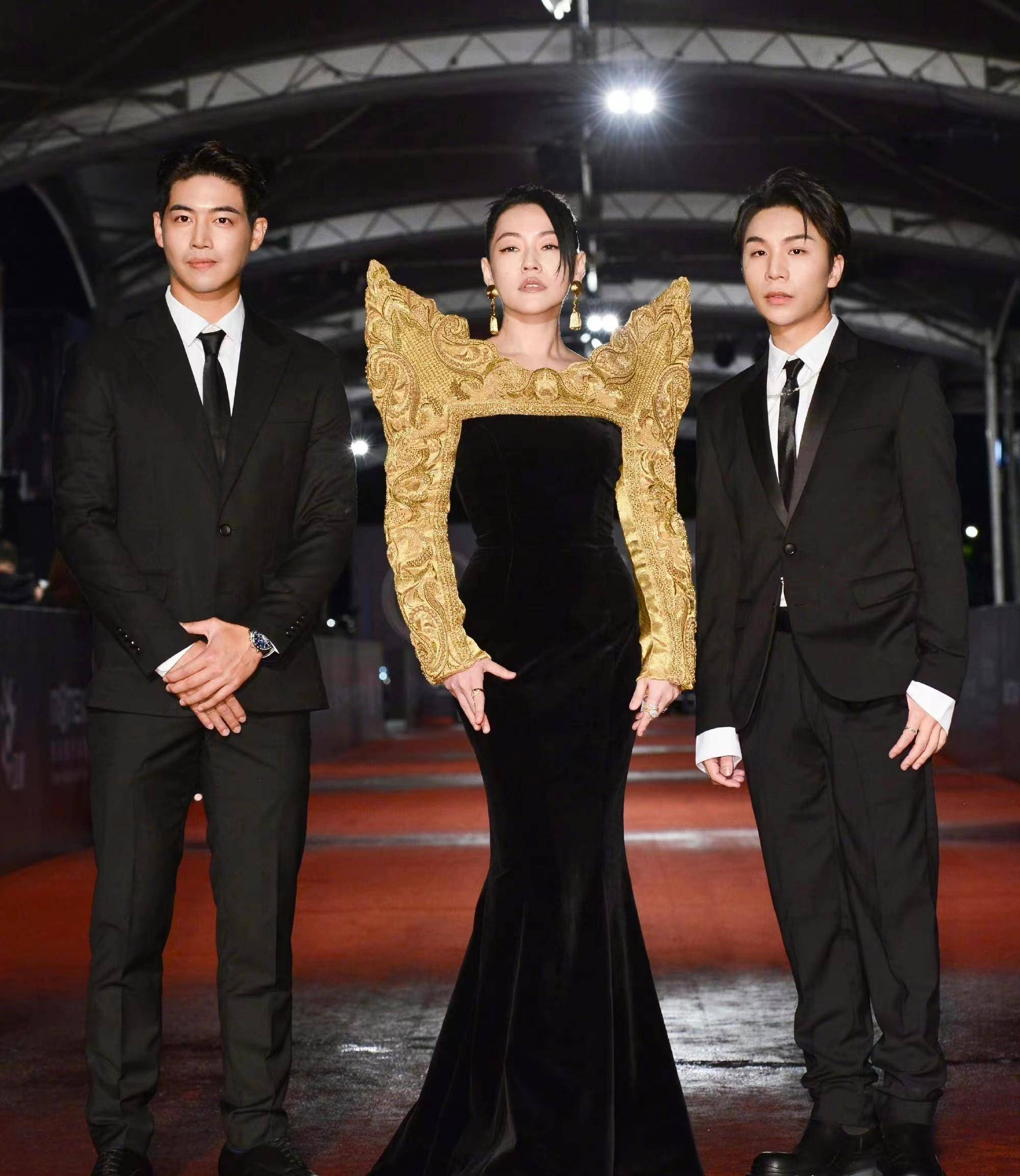 金钟奖红毯一言难尽,林心如礼服廉价,小s夸张,杨佑宁审美在线_身材_造