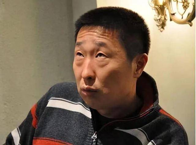 林永健和媳妇逛街,媳妇相中一条5800的裤头,林永健:镶钻的吗?