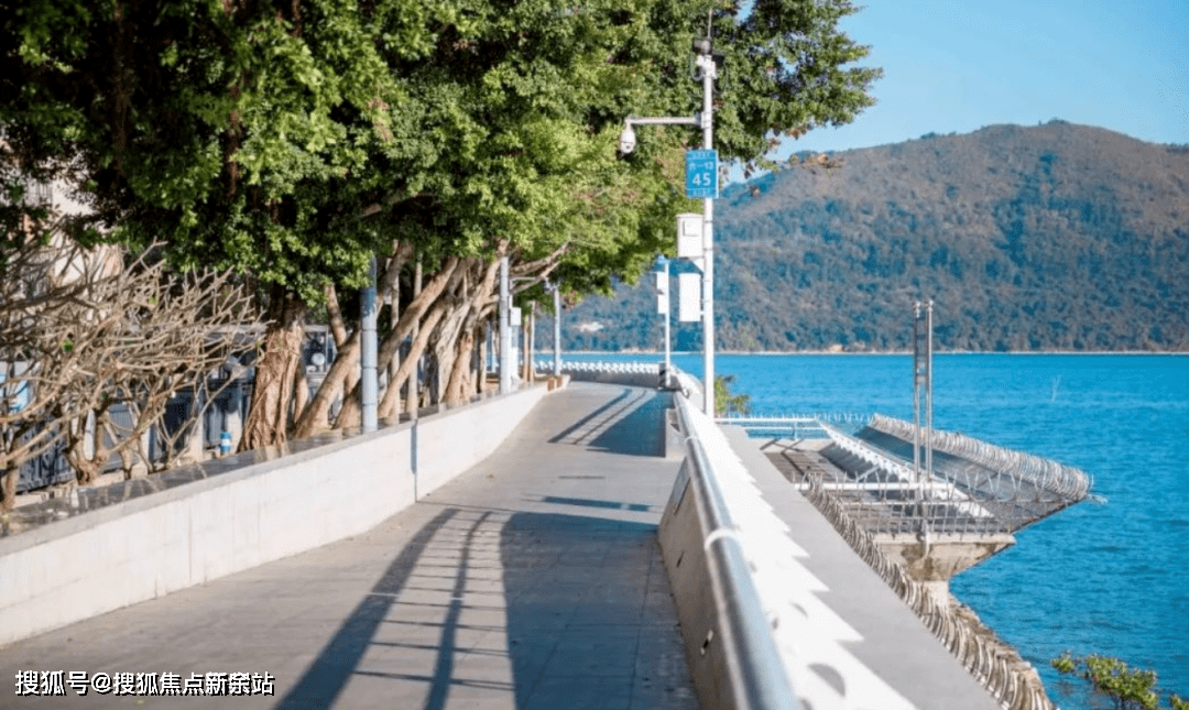 山海四季城Ⅱ華府與東港公園僅一路之隔,北側是政府投巨資打造的鹽田