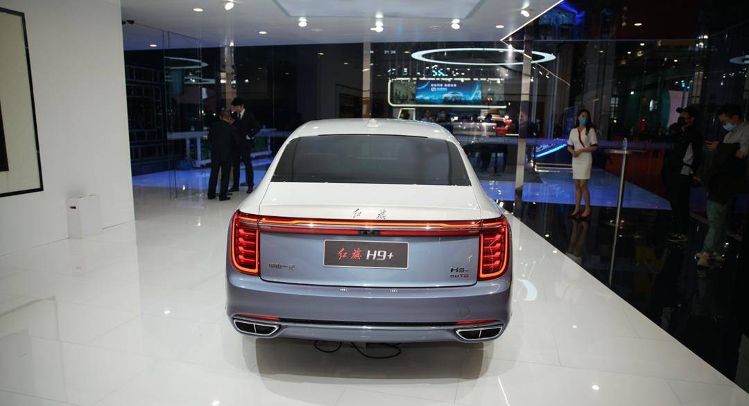 红旗h9白玉兰版,车门绣花,后排小酒吧,双色涂装机械增压_搜狐汽车