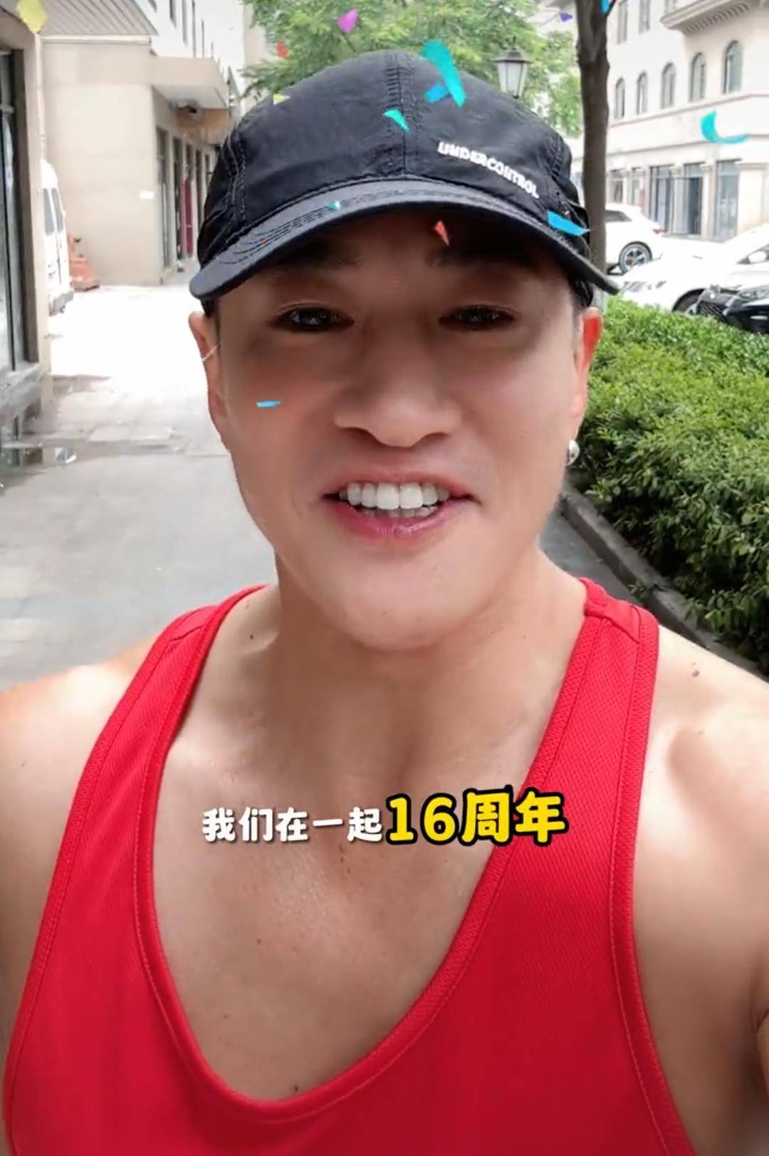 何润东给老婆开首饰店,面积不小,在自己健身房旁!