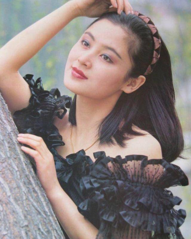 51岁陈红衣品不咋地,穿什么都略显疲态,和儿子陈飞宇变年轻_陈凯歌