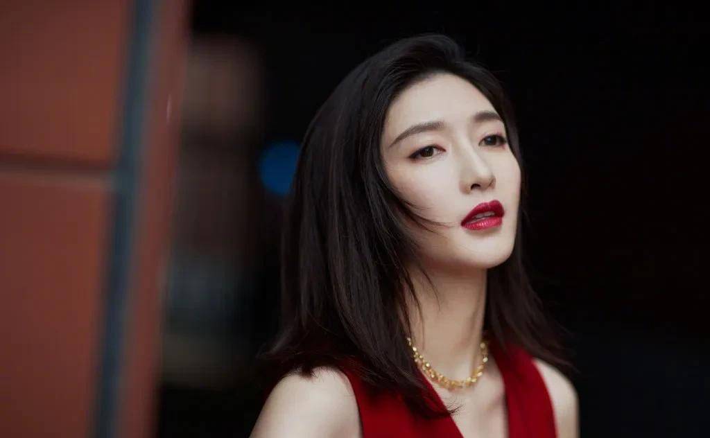 "疏影横斜水清浅,暗香浮动月黄昏"的倾城美女江疏影_名字_毕业_先生