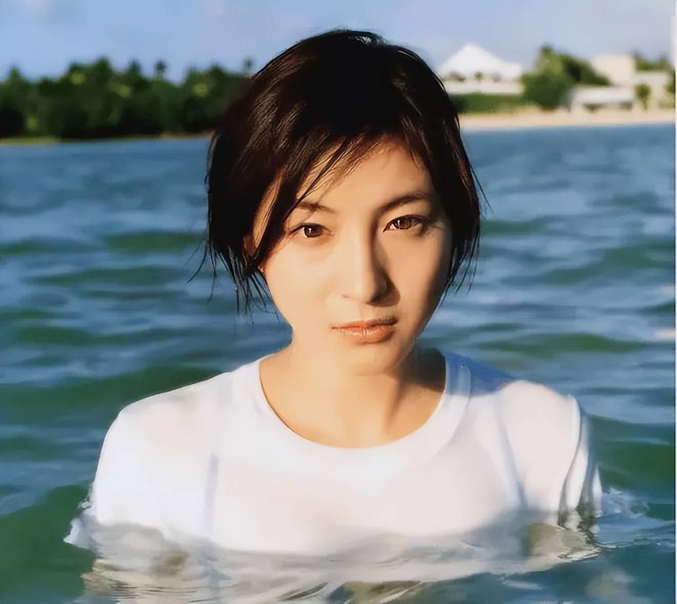 林志玲夫妇东京街头约会,志玲打扮如小仙女,背影消瘦看着像20岁_工作