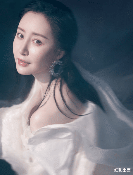 苏畅再现傻妞造型和小千合照,时隔13年两人颜值差距大_舒畅_李滨_剧中