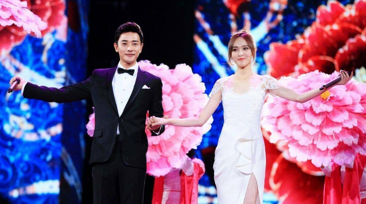唐嫣罗晋婚后首次同台,高度撒狗粮,还遭王冠催生,超甜_合唱_舞台_恋情