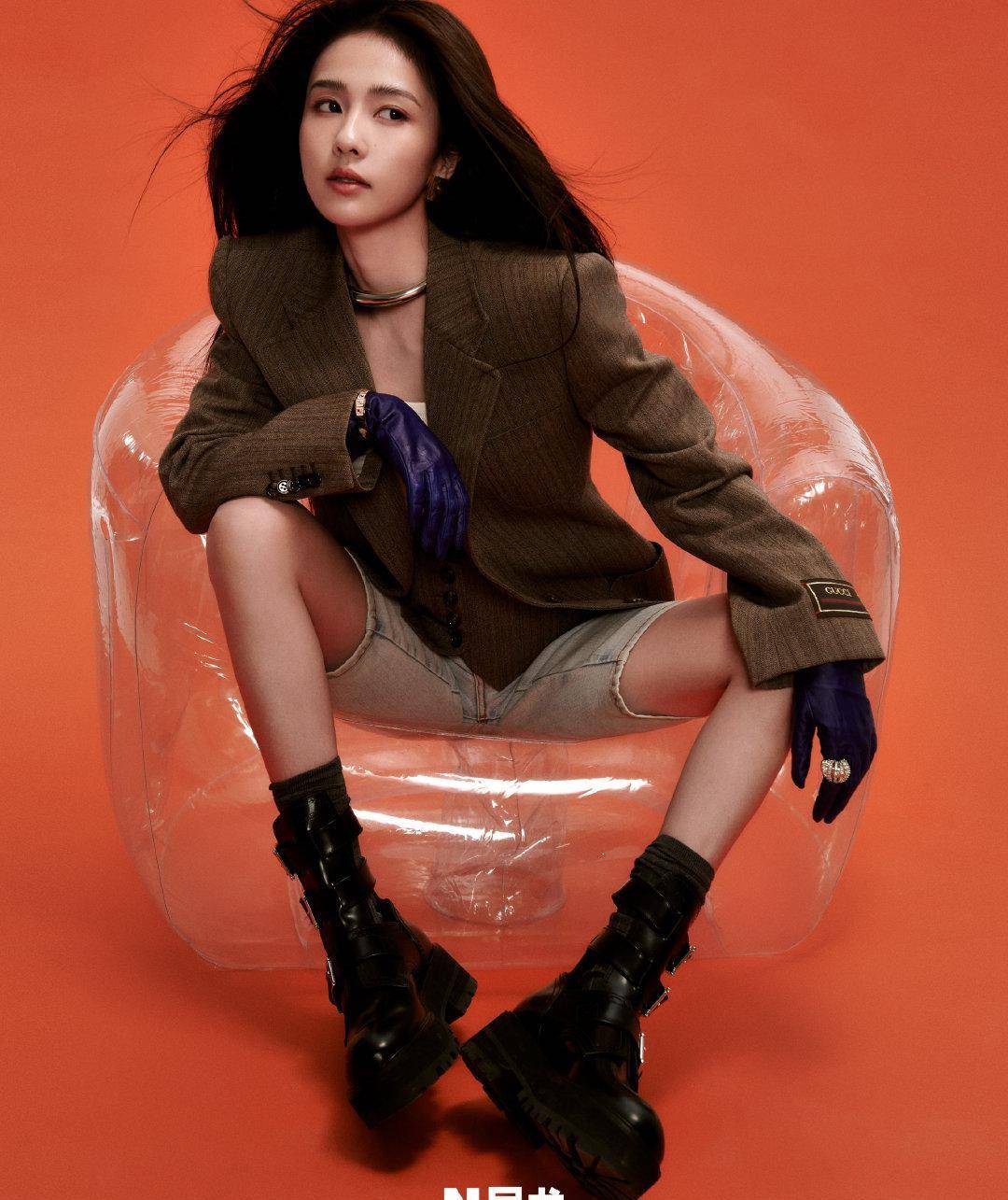 白鹿登上《尼龙》封面秀白丝袜美腿,李宇春,姐姐,徐梦桃_穿着_袜子