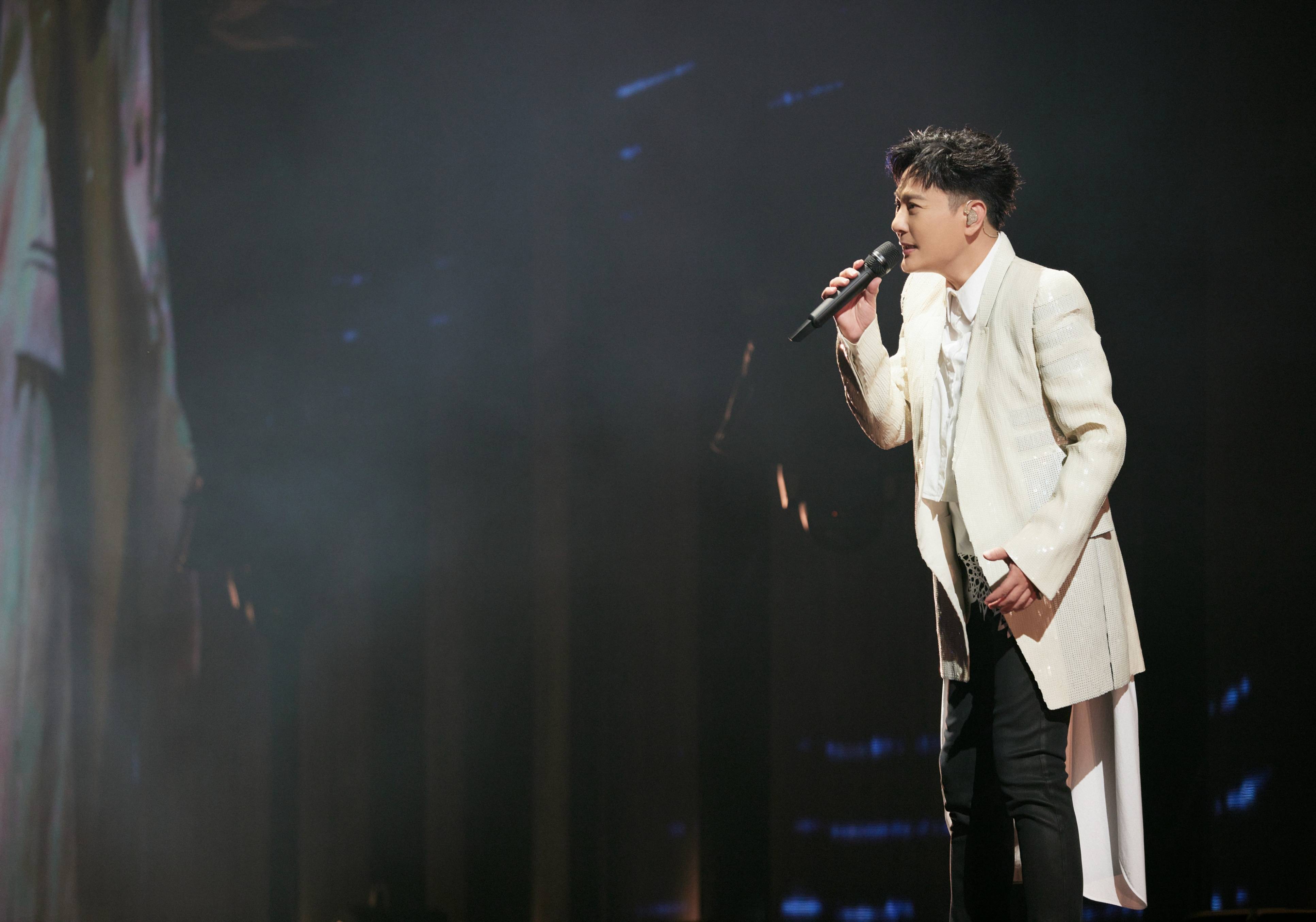 张信哲时隔23年后武汉再度开唱,只为兑现三年前的温暖承诺_演唱会