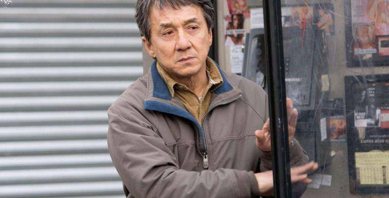 成龙复杂的原生家庭:俩哥哥同父异母,俩姐姐同母异父,亲疏有别_房道龙