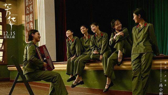 事实上杨采钰的气质长相的确很符合《芳华》选角标准,之前有网友说杨