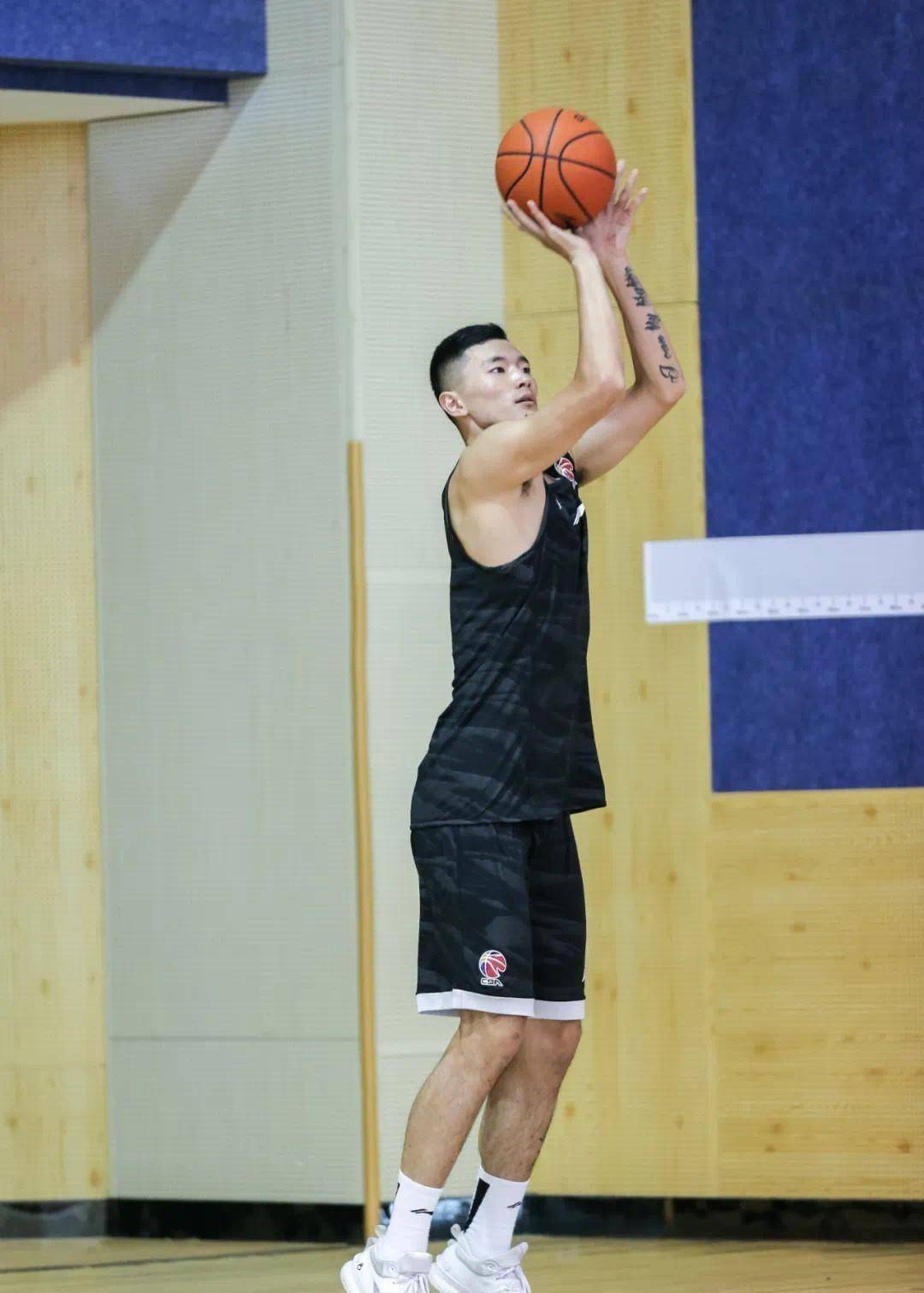 《cba》陈林坚职业生涯胜场数升至队史第一_福建_身高_cm