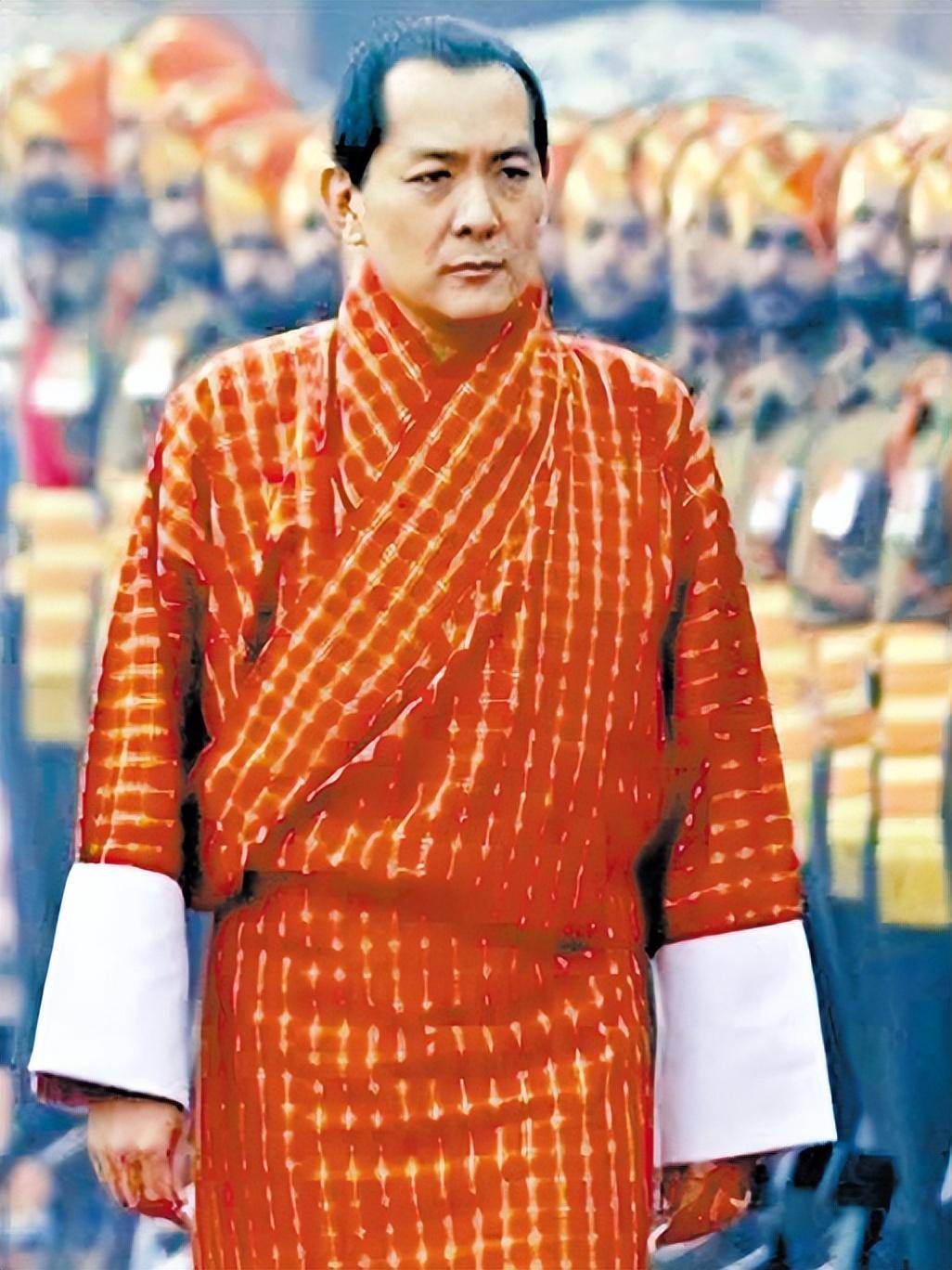 不丹最帅老国王的幸福人生,娶同胞四姐妹为妻,抱孙子不忘搂儿媳_辛格