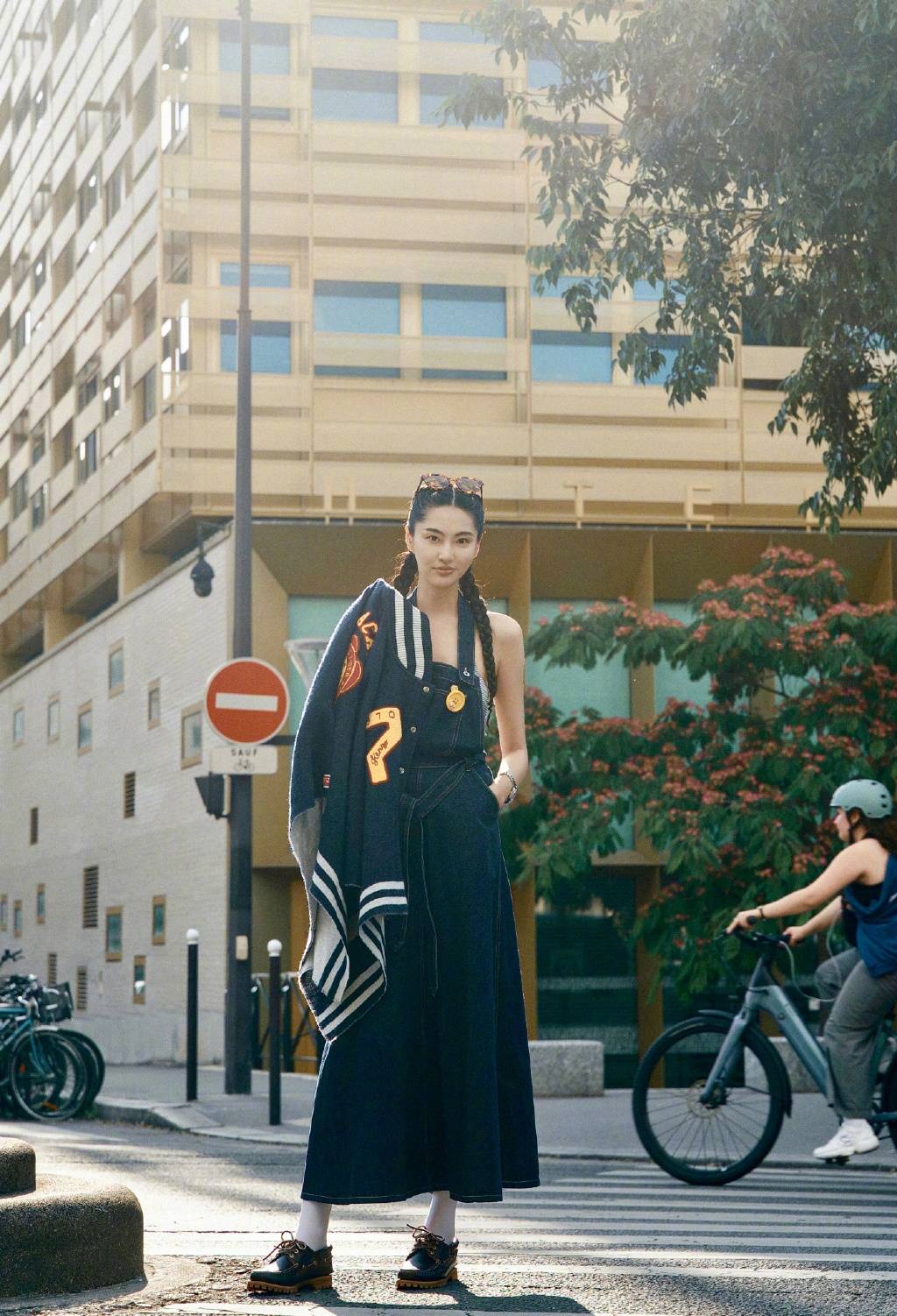 名模陈碧舸到巴黎走秀,四种风格打扮各有特色,肯定有一种你喜欢_旗袍