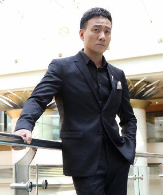 地道北京人曾出演"乔峰",问"同性恋"群体态度,回答得到赞赏_胡军_明星