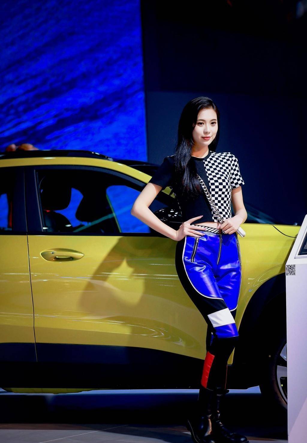 2023重庆车展上那些车模小姐姐们你最喜欢哪一个?_搜狐汽车_搜狐网