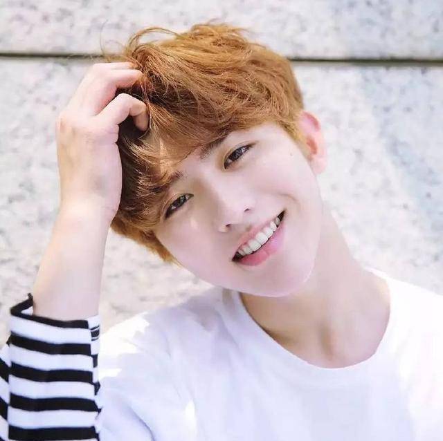 别人家的爱豆受伤,粉丝都说好心疼,而蔡徐坤受伤时粉丝都跑偏了_坤坤