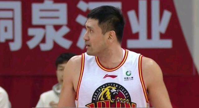 吉林大神强势发威,姜伟泽6 3,钟诚单挑三大神塔_比赛_琼斯_cba