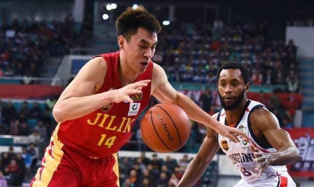 广州队史首进季后赛20岁小将成球队关键战奇兵_比赛_球员_外援