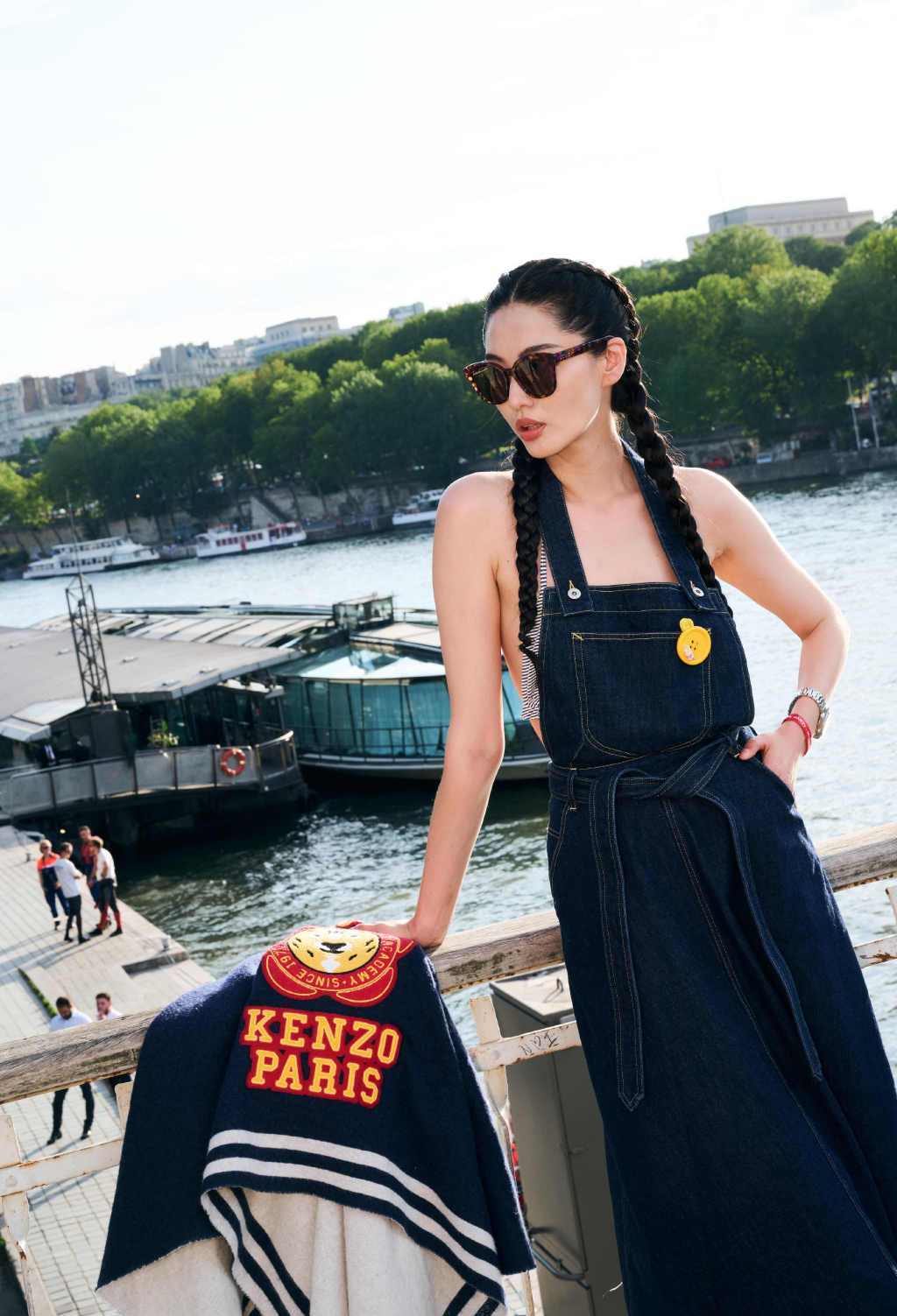 名模陈碧舸到巴黎走秀,四种风格打扮各有特色,肯定有一种你喜欢_旗袍