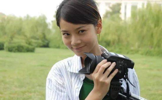 提起曾之乔,很多人的第一印象是《又见一帘幽梦》里的"开心果"刘雨珊.