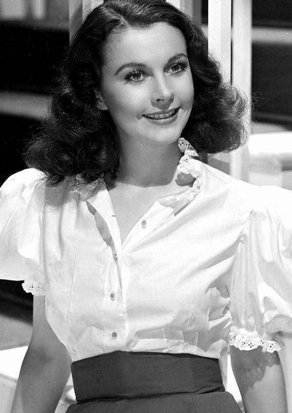 《魂断蓝桥》,女神费雯丽才是把风衣穿出时髦的人_作品_元素_爱情