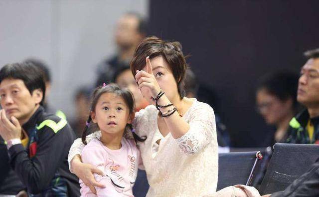 《大魔王与小爱》忽然在网上红了,一时之间,张怡宁的形象成了技术高超