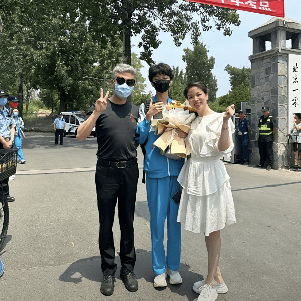 考点学校学费9万,满头白发似爷孙_高明婷_网友_北京
