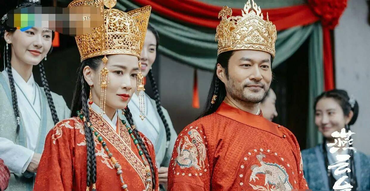 太平王和胡撵私下互动也很甜,谭凯说和佘诗曼吻戏让他激动哭了!