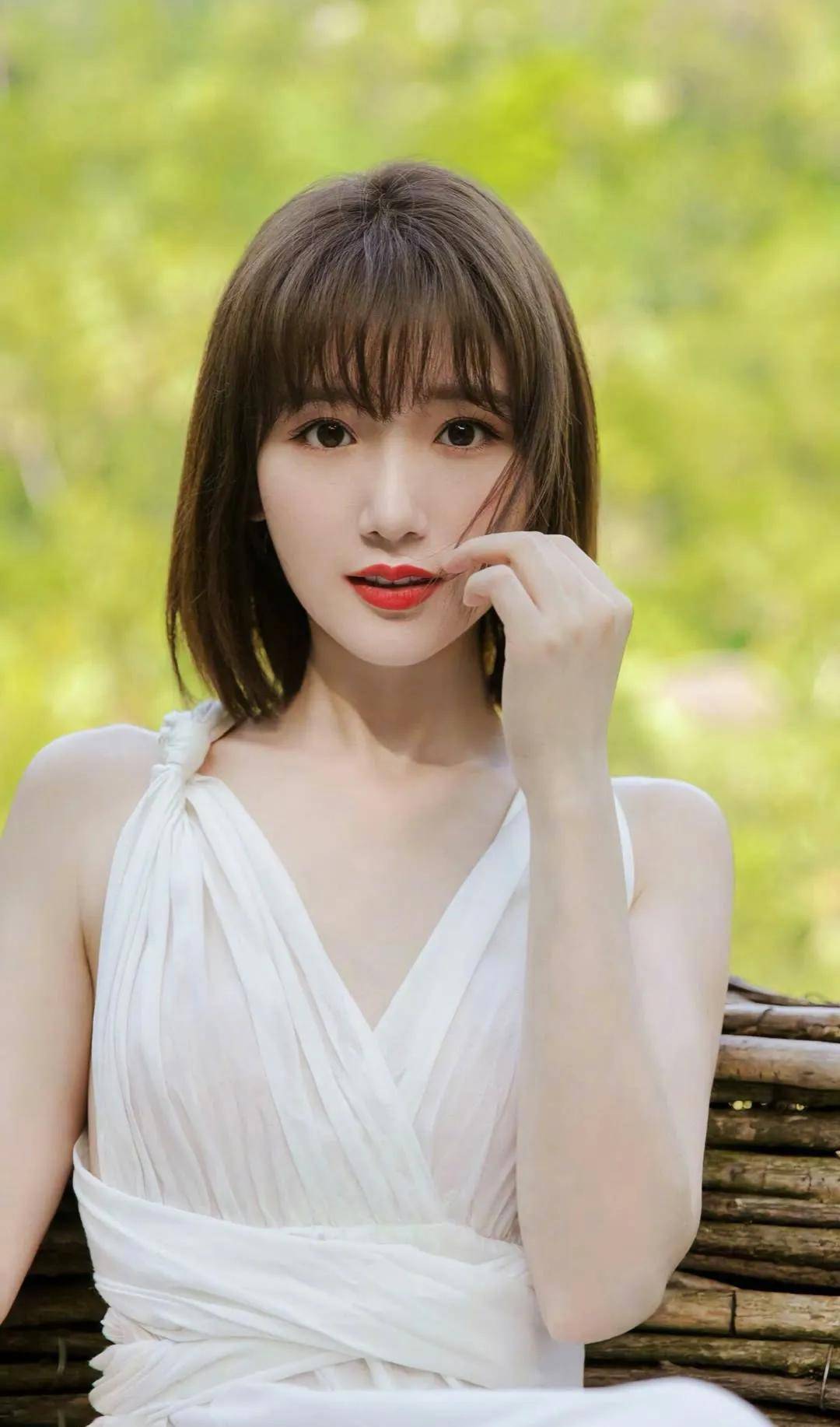 毛晓彤的身材也很好,在综艺节目蒙面舞王毛晓彤已经展示了自己的身材.