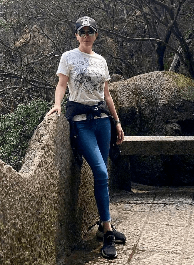 路人镜头下的刘嘉玲真老,身材垂得像村奶奶,跟贵妇打扮判若两人_年龄