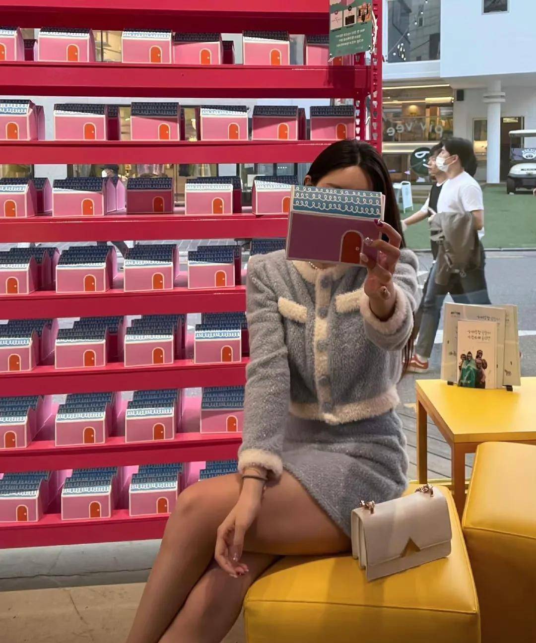 国外tara成员李居丽,最新近况美丽依旧,非常沉迷高尔夫球_朴智妍_组合