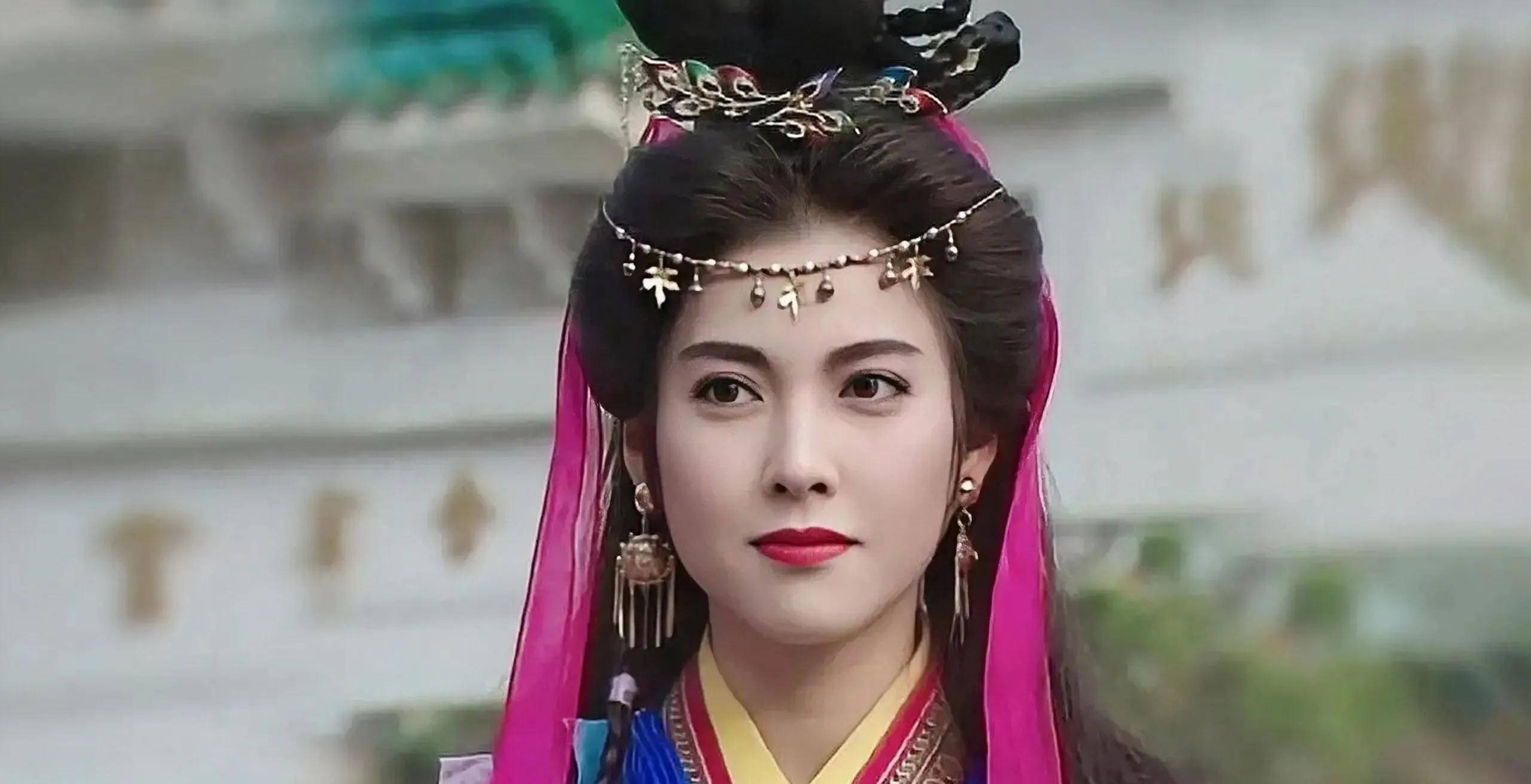 李婉华:最美的紫衫龙王,拥有连邱淑贞都要羡慕的颜值_梁家辉_时尚_加