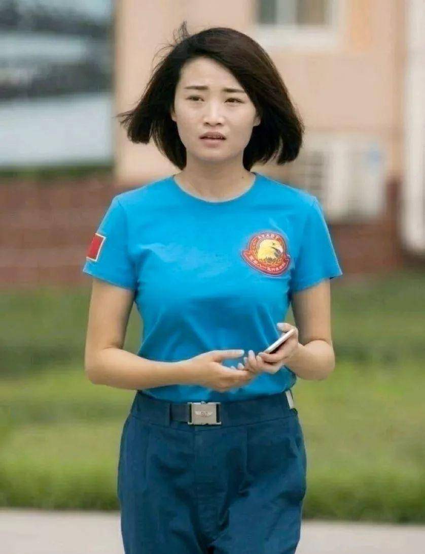 空军金孔雀余旭:立志报国飞上蓝天,却因意外跳伞失败壮烈牺牲_父母