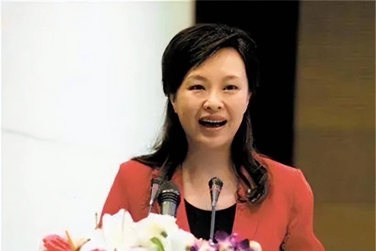 东方卫视主播叶蓉,2011年产女,复出后风韵犹存_广大观众_财富人生