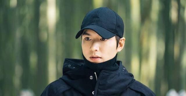 李敏镐一身黑藏不住贵气,侧颜帅成撕漫男_金高_衬衫_镜头