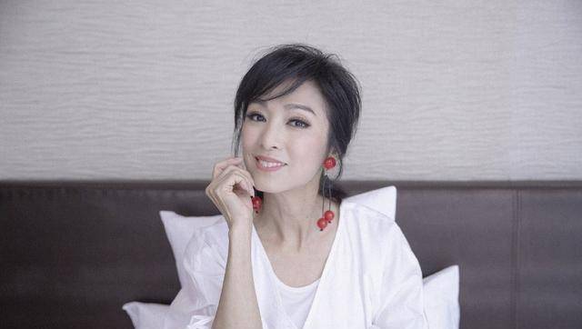 64岁米雪不服老!