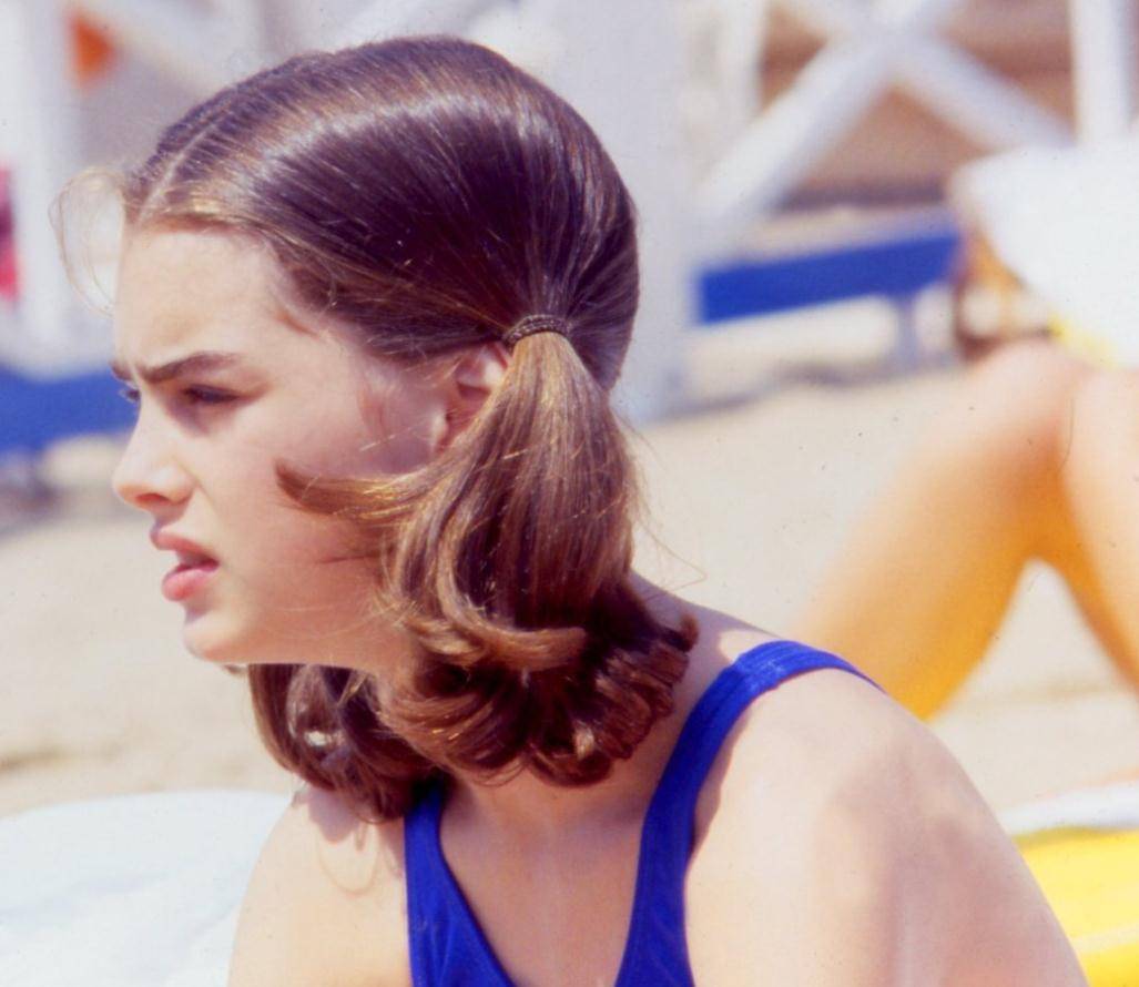 13岁惊艳世人,丈夫生怕她不忠诚,两个女儿很普通_阿加西_爱情_迈克尔