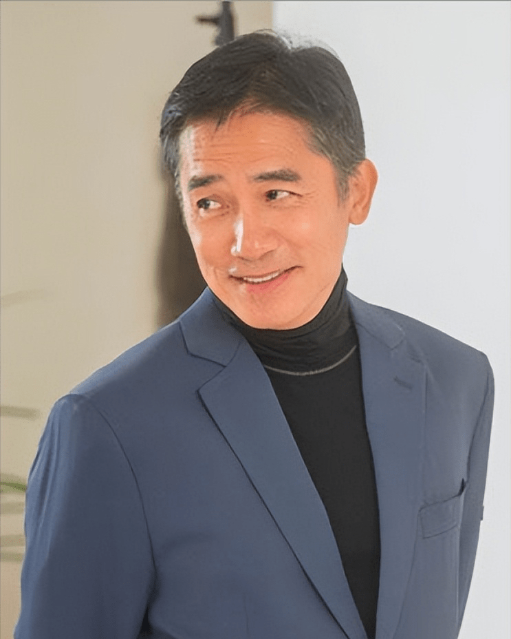 刘嘉玲庆祝梁朝伟61岁生日,照片曝光状态超好_蛋糕_时间_影帝