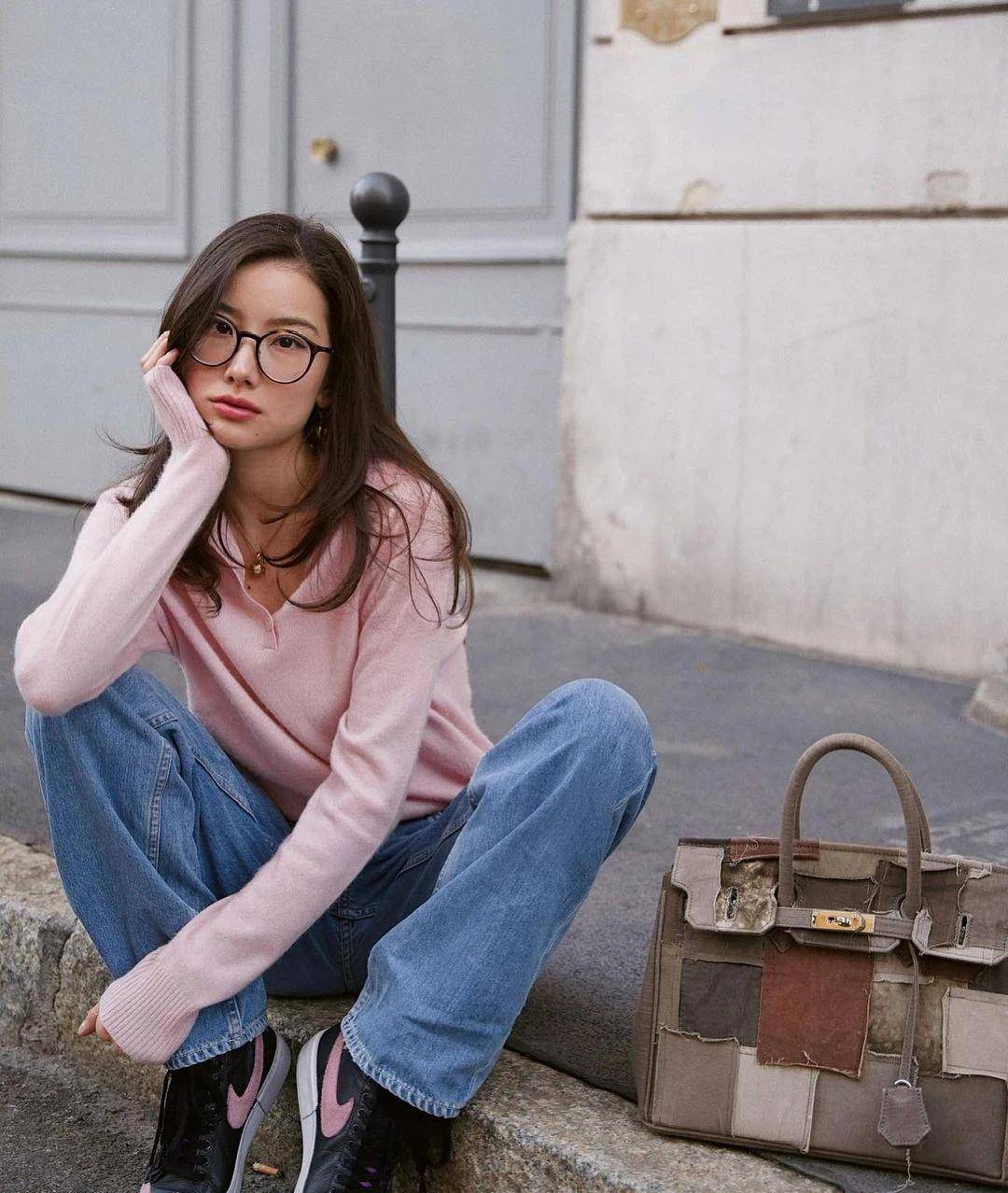 来自哈萨克斯坦的farida阿格扎莫娃身材高挑,穿着风格清新_时尚_人们