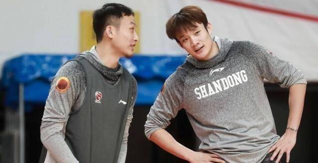 丁彦雨航22 14助山东战胜浙江,取赛季第4胜睢冉伤退_威姆斯_莫泰