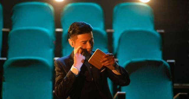 "最新一期的《披荆斩棘的哥哥》中,张晋,尹正,张智霖演唱了一首《给