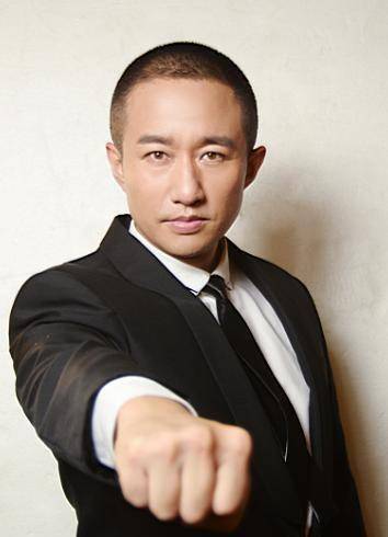 郭晨冬与雷雷一样,也确实上过擂台比赛,当时他在武林风赛场与一位演员