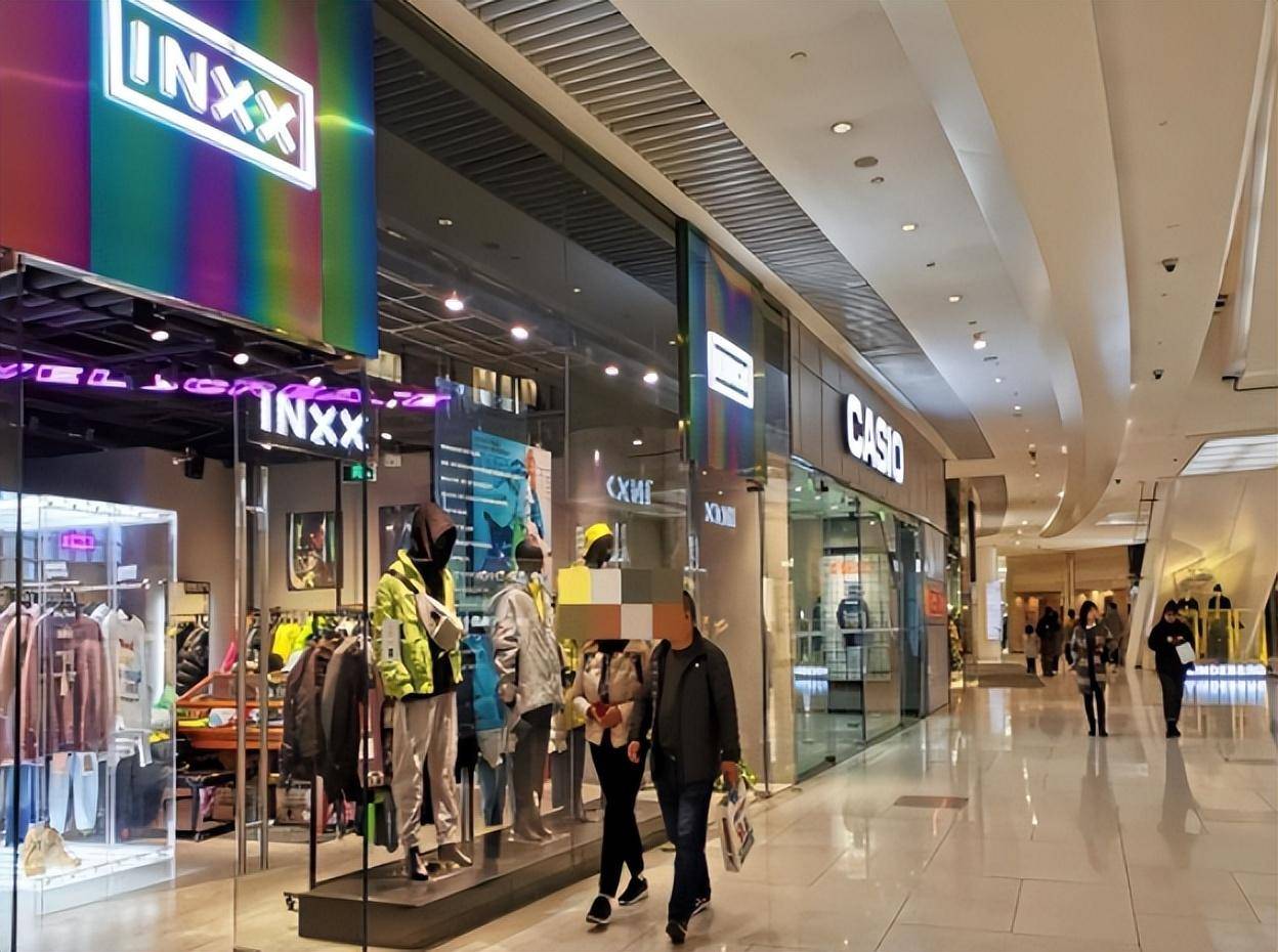 2010年,47岁湖南女子离婚嫁给小16岁男友,12年后哭