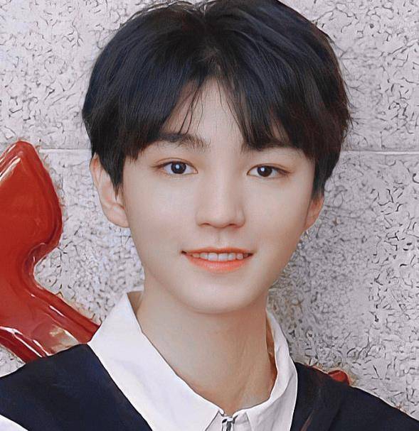 所以我们有幸看到了关晓彤,周也,苏晓彤,张婧仪,王俊凯,郝富申的毕业