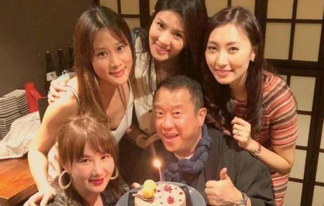 曾志伟妻子去世后,就去ktv嗨翻天,儿媳把曾的丑闻说了个遍_儿子_张可