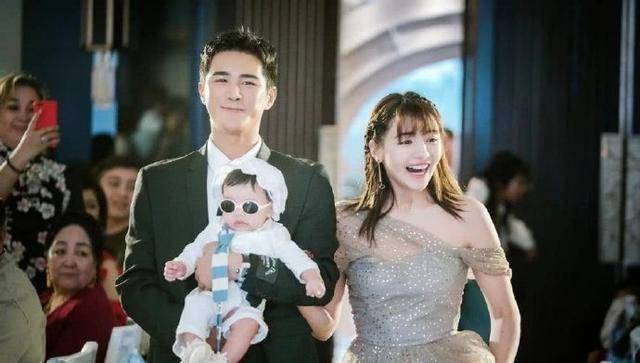 麦迪娜产后身材大变样,小宝贝戴墨镜酷帅可爱_生产_丹尼尔_亲朋好友