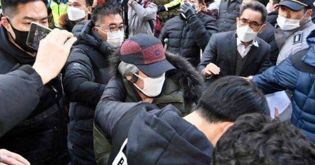 犯罪痕迹,给她留下了永久性的内伤,即使在人工尿袋和人工肛门帮助下