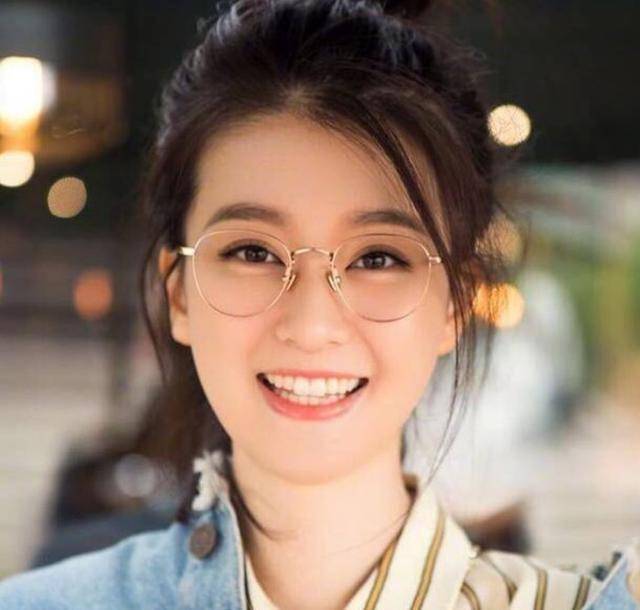 何洛洛把她当女神,《101》被淘汰后,合作肖战队友两度饰演女主_戚砚笛